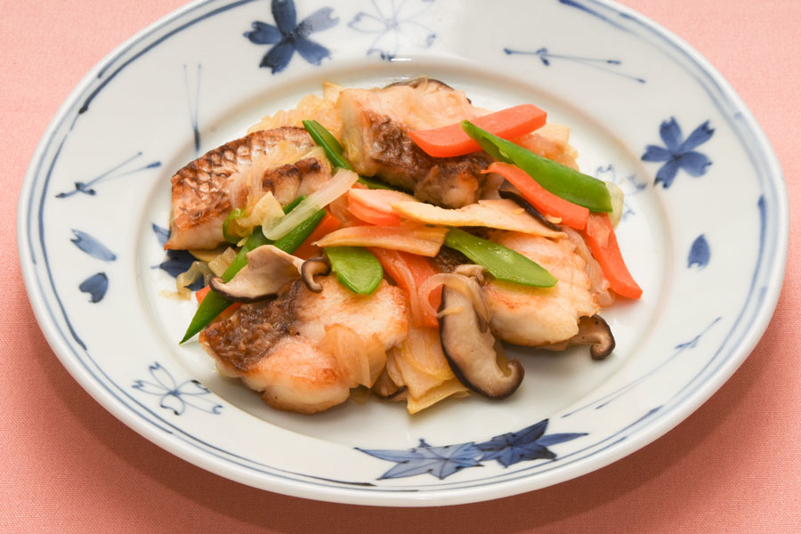 鯛と春野菜の豆板醤炒め