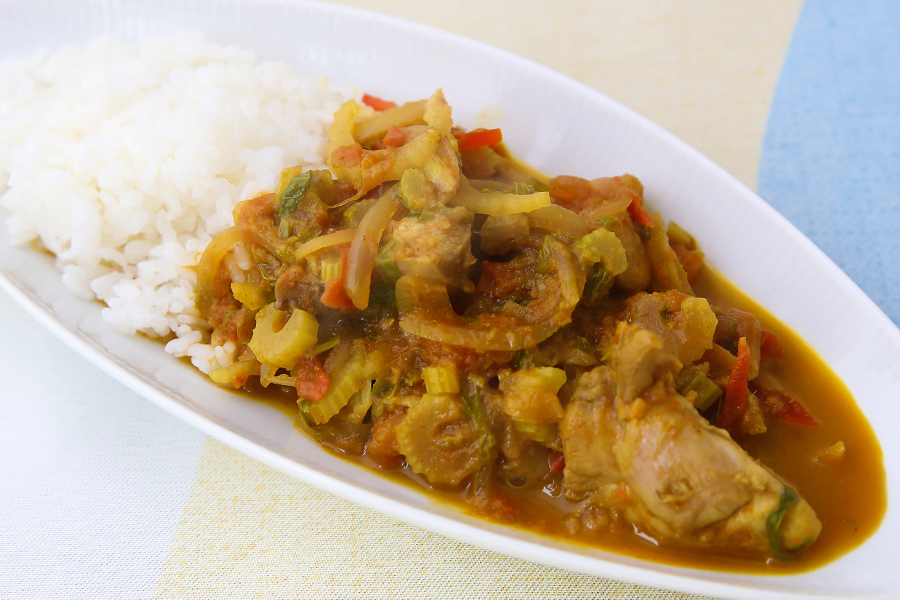 セロリと鶏肉、パプリカのカレー