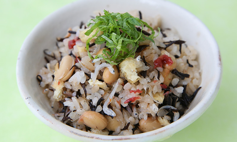 大豆とじゃこ、ひじきの炊き込みご飯