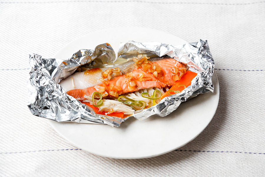 【かしこく、おいしく！健康レシピ】鮭のホイル蒸し、らっきょうポン酢
