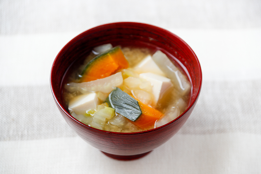 白菜とかぼちゃ、豆腐の味噌汁