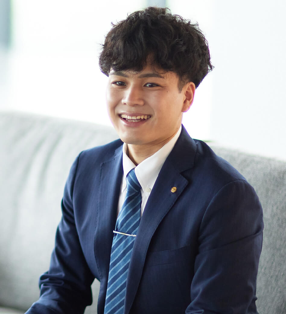 画像:S.A.さん、明るく笑顔でお話している様子。